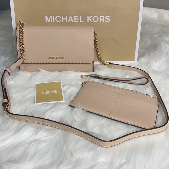SALE ‼️Michael Kors crossbody bag - Picture 1 of 6